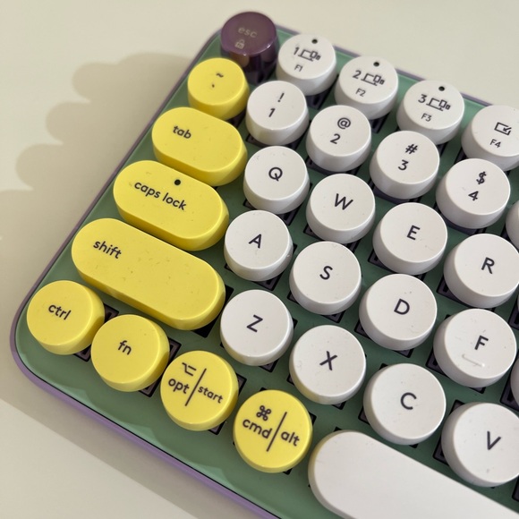 LOGOTECH KEYBOARD - Picture 2 of 7